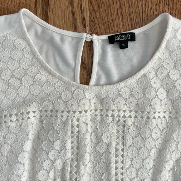 ๐ EUC Badgley Mischka white lace top - Picture 5 of 8